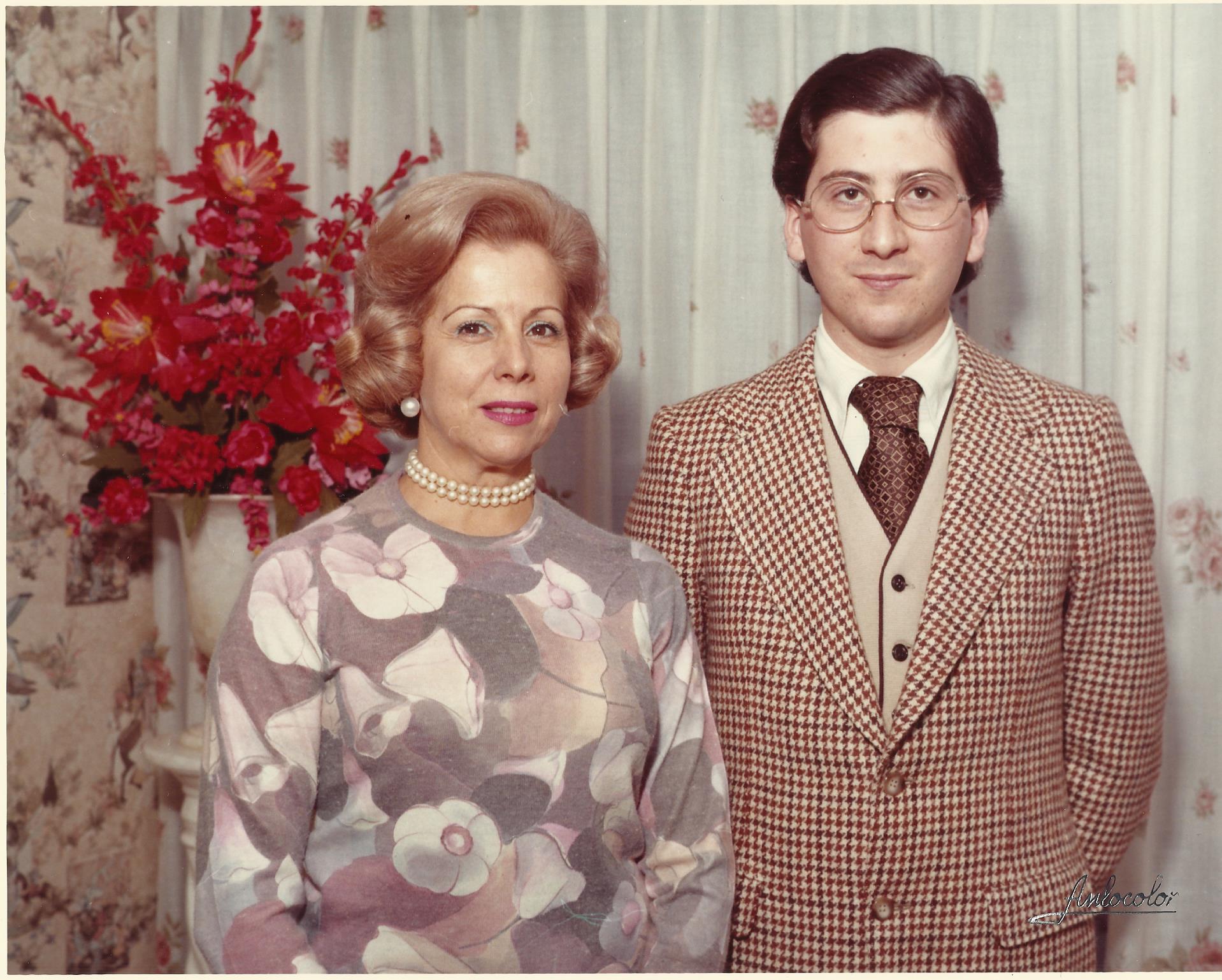 LAdeV y su mamá. Diciembre, 1973.