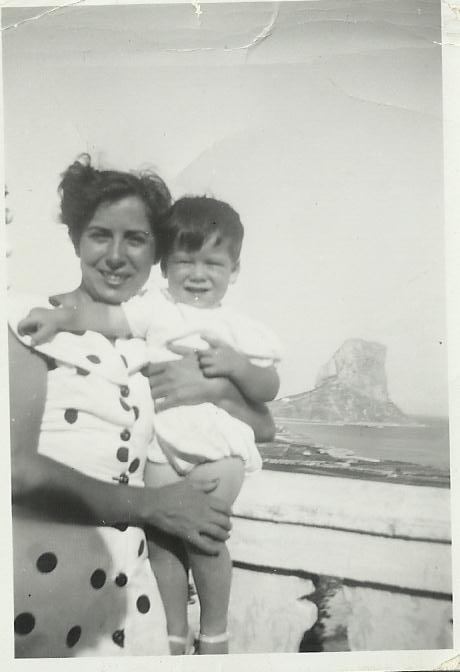 LAdeV y su mamá. Calpe, 1952.