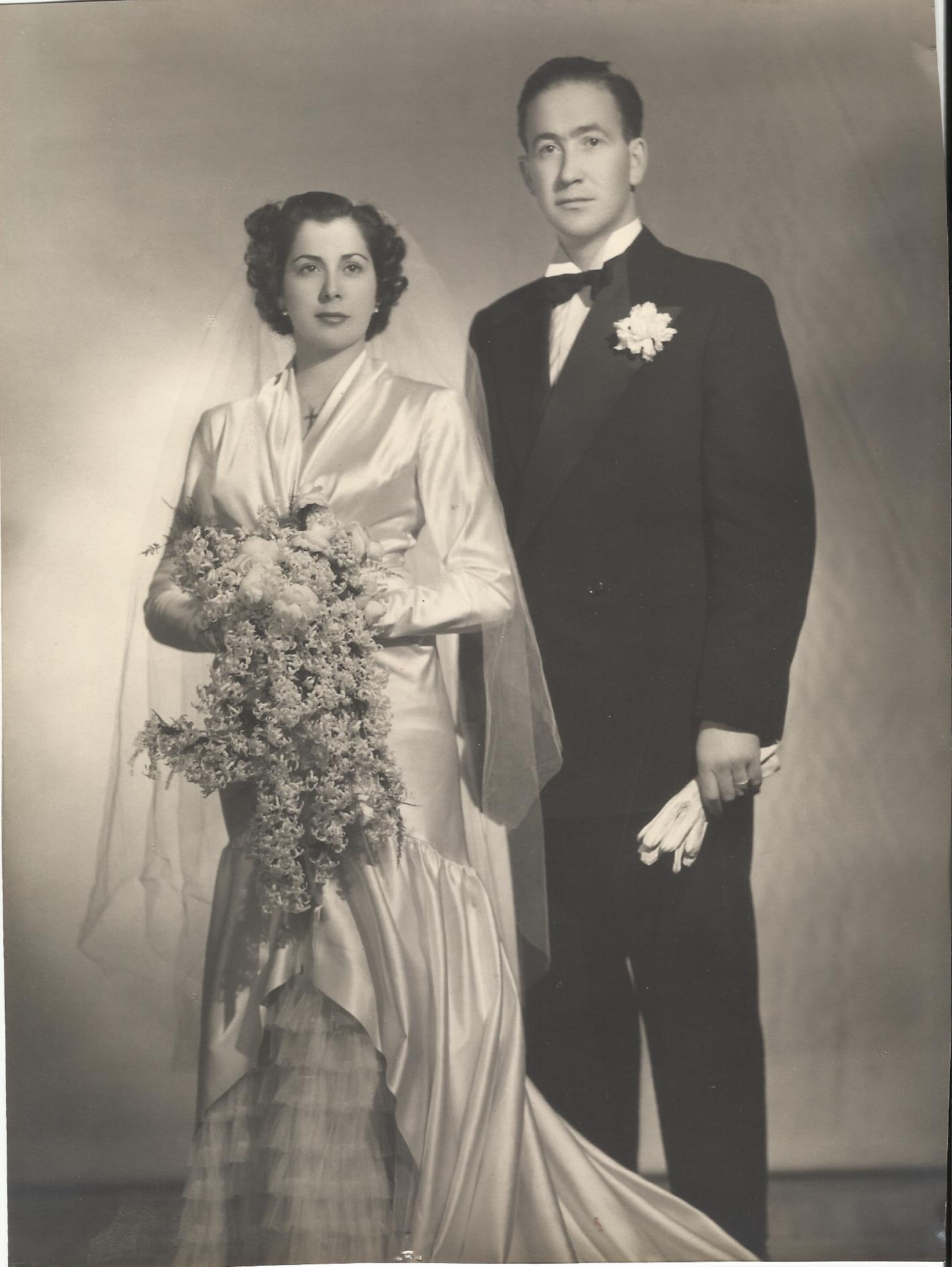 Los papás de LAdeV el día de su boda. Febrero 1951.