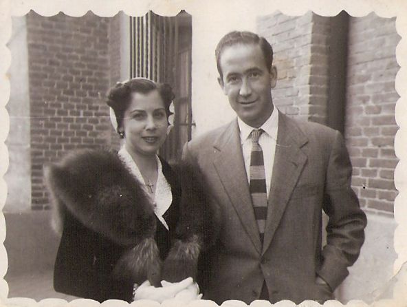 Sus padres, Ángela y Luis, 1955